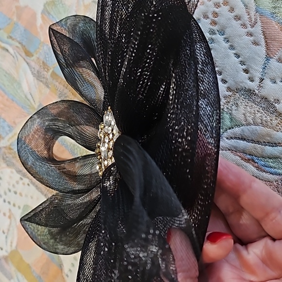 Vintage black hat, crystal brooch. Light fabric. - Picture 5 of 8
